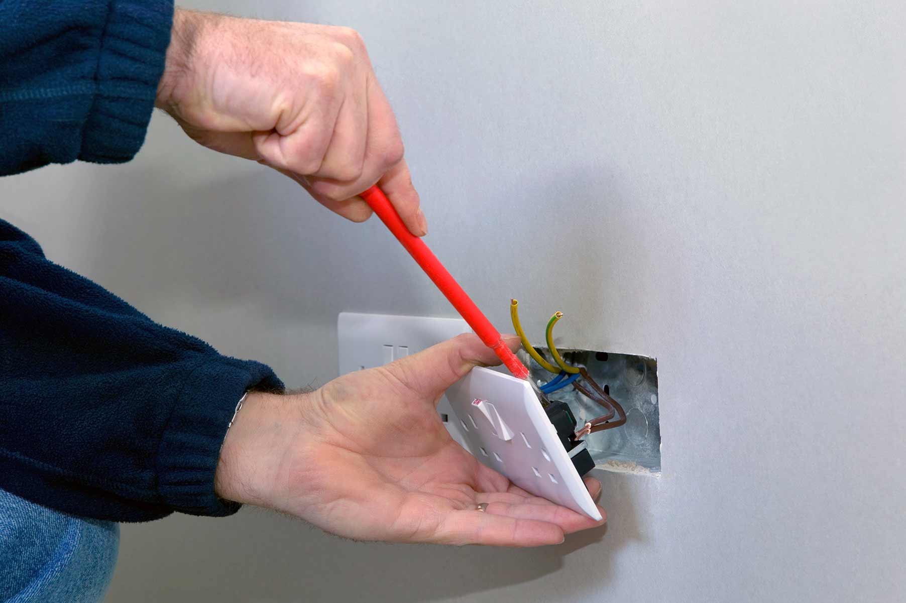 Our electricians can install plug sockets for domestic and commercial proeprties in Broadgate and the local area. 